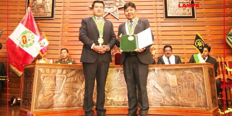 ALCALDE DE LAMPA RECIBE RECONOCIMIENTO DEL ILUSTRE COLEGIO DE ABOGADOS DE PUNO EN CELEBRACIÓN DEL DÍA DEL ABOGADO